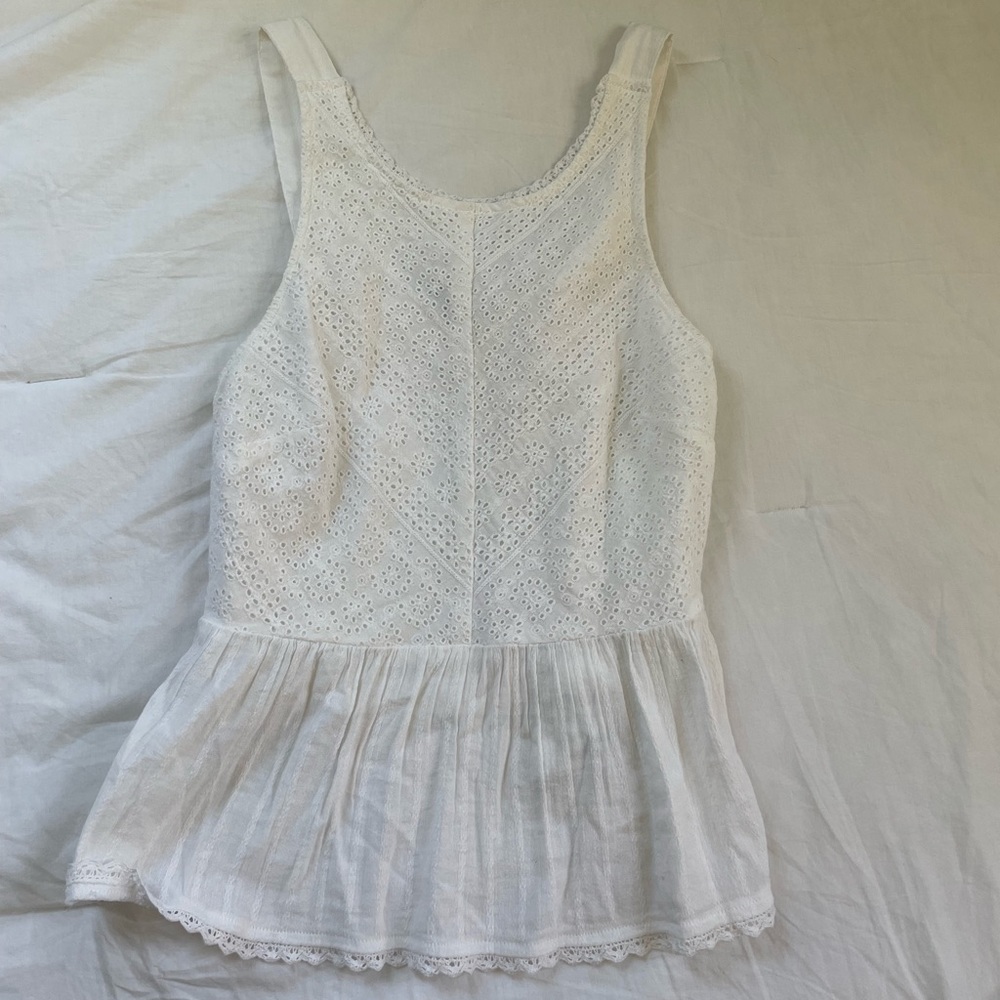 Adorable white flowy tank